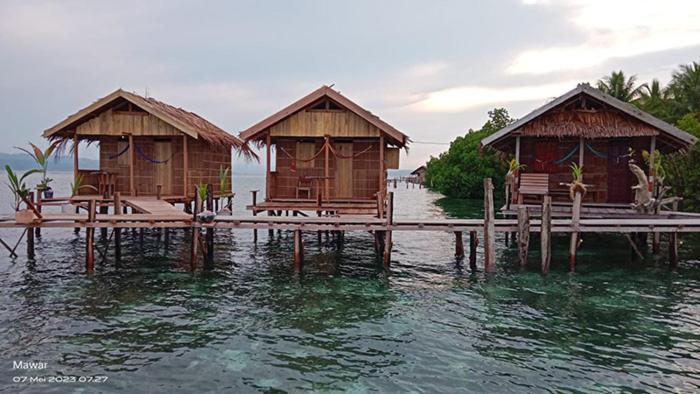 Mawar Homestay Besir Exterior photo